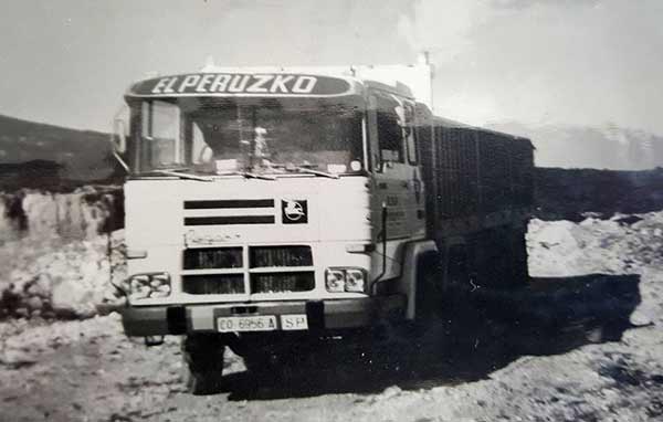 Fotos de auto perdido o en deshuso.