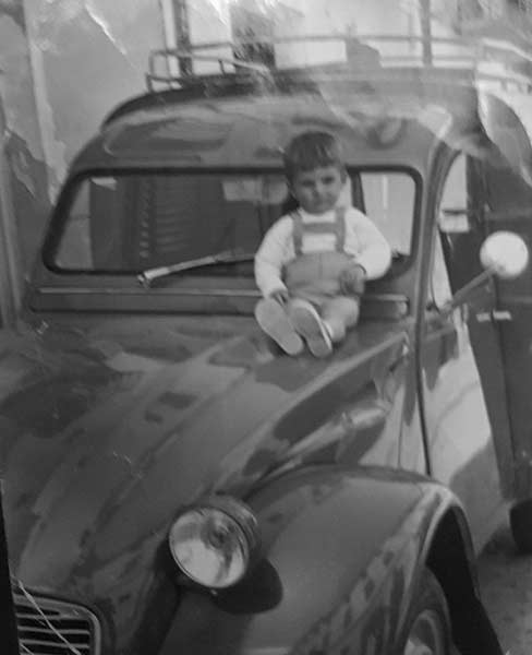 Fotos de auto perdido o en deshuso.