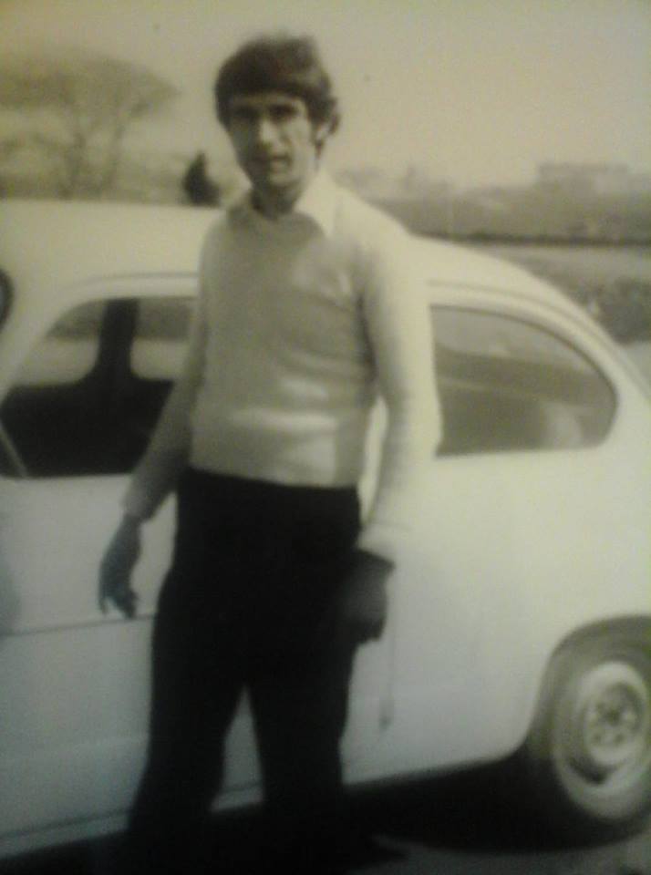 Fotos de auto perdido o en deshuso.