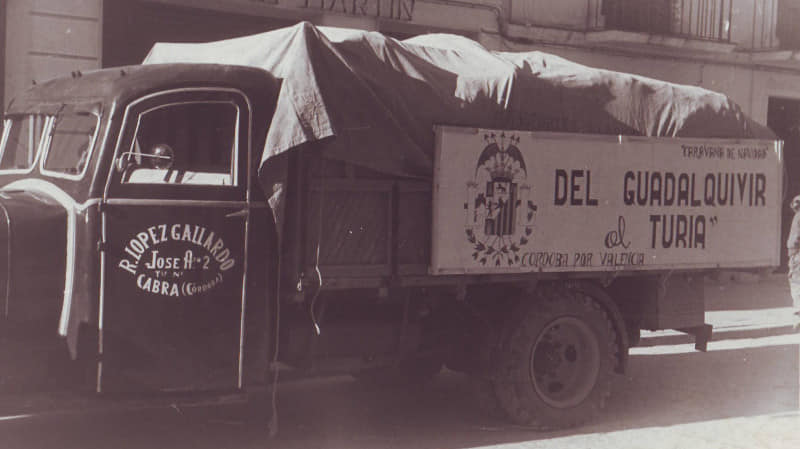 Fotos de auto perdido o en deshuso.