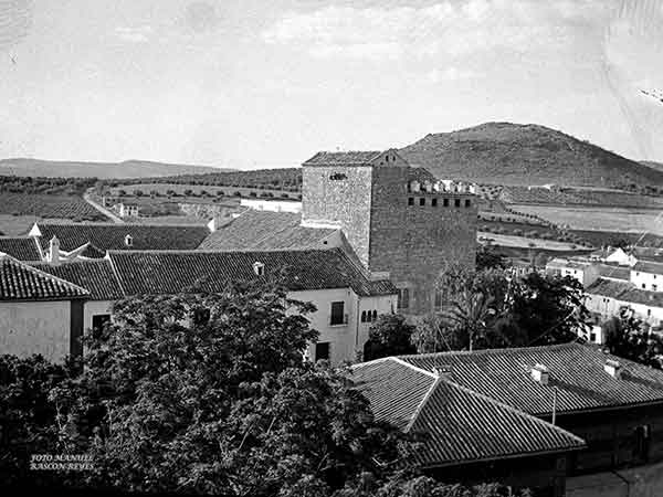  fotografías de colegio del Niño Jesus de las RRMM Escolapias en  Cabra de Córdoba