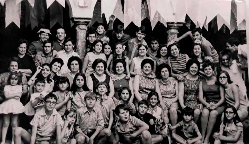 Foto de grupo de amigos o  conocidos de Cabra