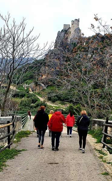 Ruta por la vía verde hasta los búnkeres de Luque