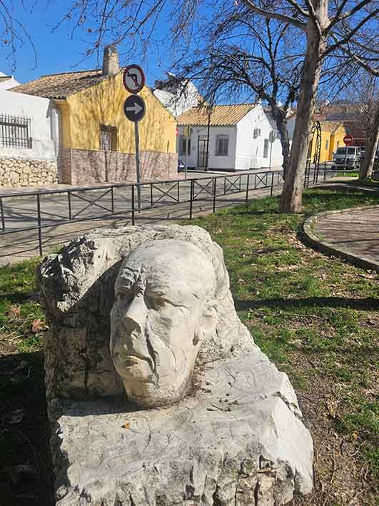 Fotografías relacionandas con la escultura en  Cabra