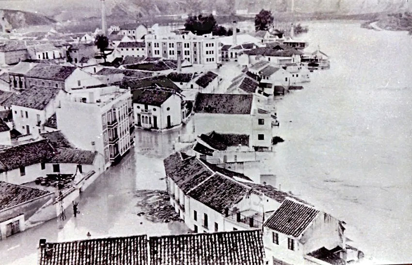 fotografías relacionadas con Iznajar de Córdoba.