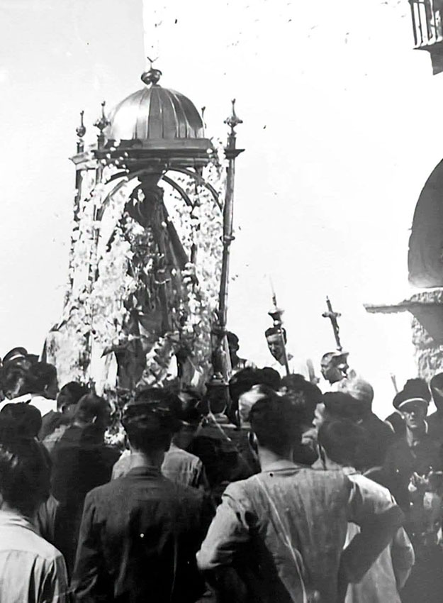 Fotografías relativa a la Virgen de la Sierra